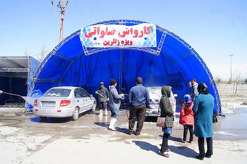 گزارش تصویری کارواش های صلواتی نوروزی ویژه زائران امام رضا(ع)