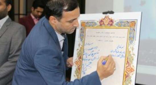 آیین رونمایی از بزرگترین قرآن دست نویس دانش آموزان در اهواز