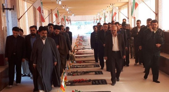 ادای احترام شورای اداری شهرستان کهگیلویه به مقام شامخ شهدا