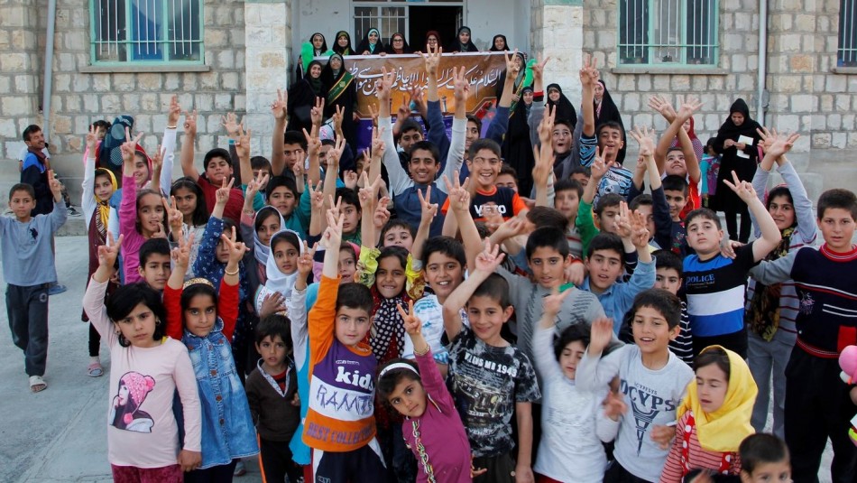 برگزاری جشن های گروه کبوترانه حرم شاهچراغ(ع) در مناطق زلزله زده کرمانشاه