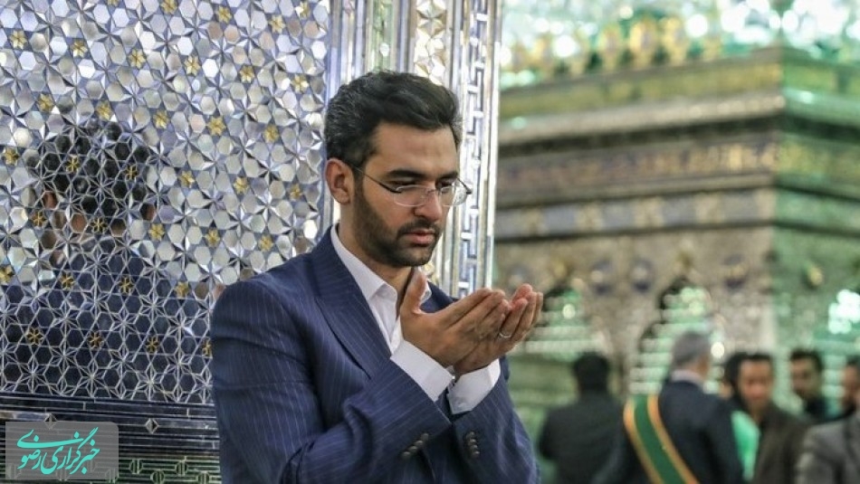 تشرف وزیر ارتباطات به زیارت آستان مقدس حضرت شاهچراغ(ع) در شیراز