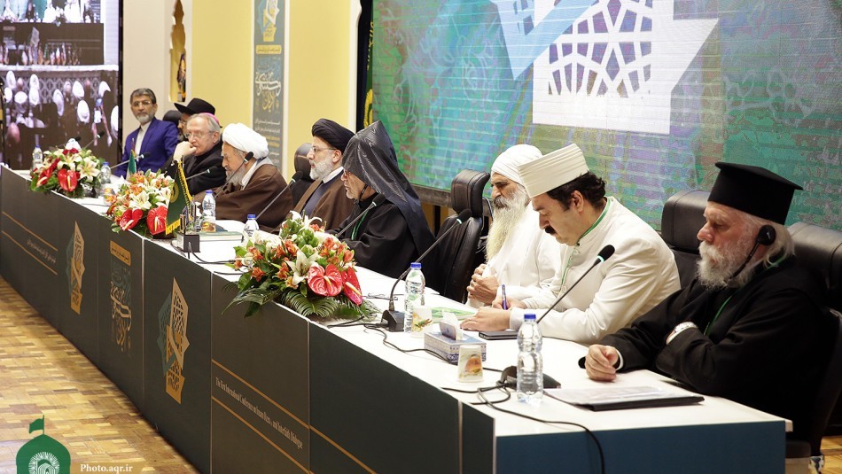 گفتگوی آزاد نمایندگان ادیان از ایران و جهان در مشهد الرضا(ع)