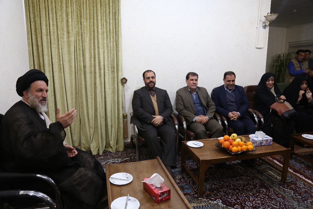 ادای احترام معاون پارلمانی رئیس جمهور به مقام آیت الله ملک حسینی+تصاویر