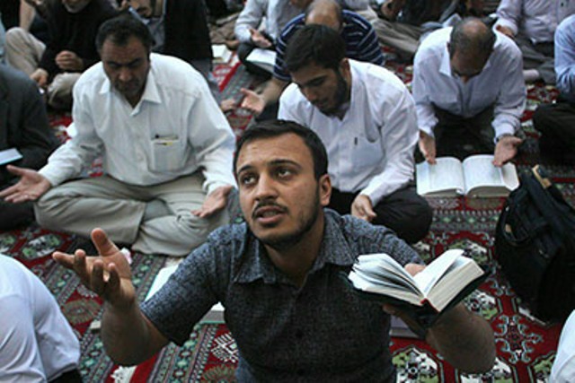 اعتکاف هزاران نفر از مومنان در مساجد استان سمنان آغاز شد