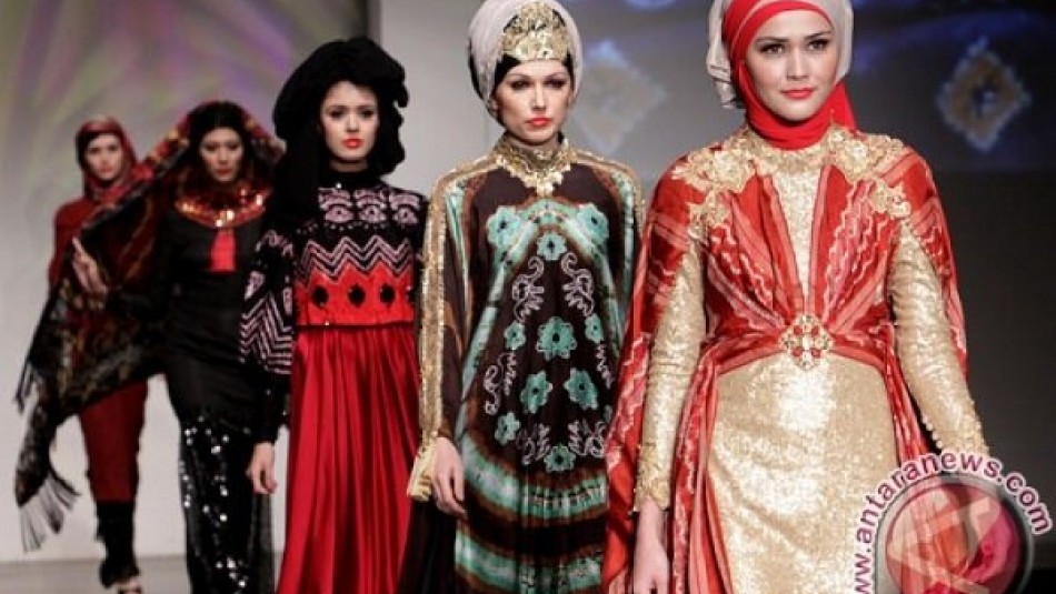 جشنواره مد لباس بانوان مسلمان اندونزی برگزار شد