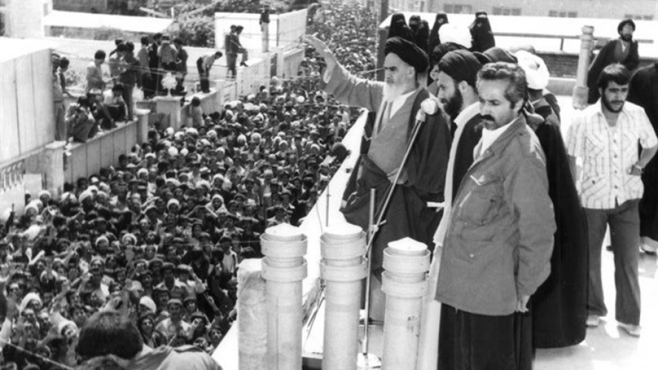 از نگاه امام خمینی(ره) پیرایش و رشد جامعه و حکومت از کجا آغاز می شود؟