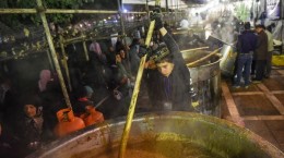 بزرگترین آش نذری جهان ۲۸ صفر در شیراز طبخ می شود