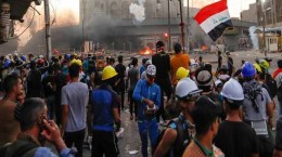 معترضان عراقی از روشهای مسالمت آمیز استفاده کنند