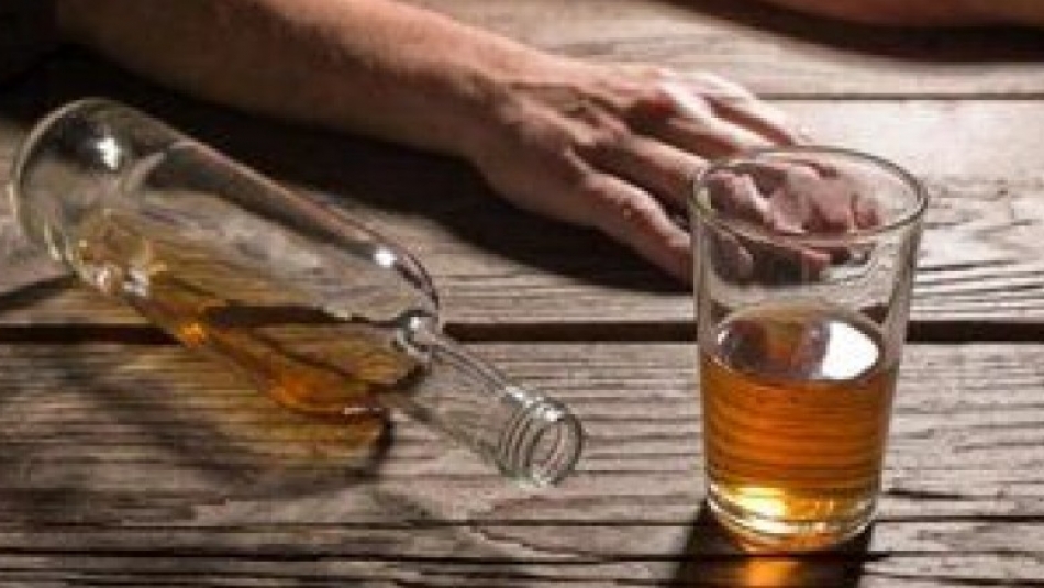 مصرف الکل در تربت جام خراسان رضوی ۱۱ نفر را به کام مرگ کشاند
