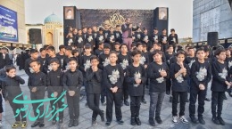اجرای گروه سرود بچه های آسمان به مناسبت شهادت امام رضا(ع) در عرصه میدان شهدا