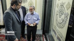 بازدید وزیر فرهنگ از خوشنویسی بزرگترین قرآن هنری جهان در مشهد