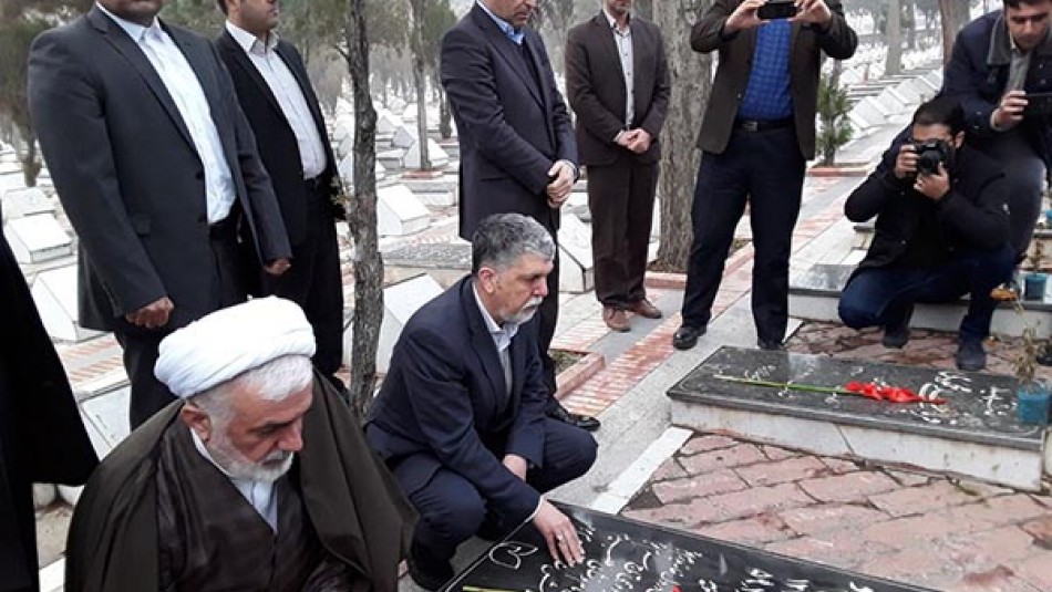 وزیر فرهنگ و ارشاد اسلامی به مقام شامخ شهدای ارومیه ادای احترام کرد