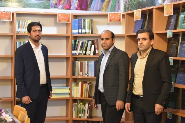 بازدید مسئولان و هنرمندان کهگیلویه و بویراحمدی از طرح کتابخانه گردی استان در قاب تصویر
