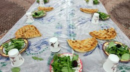 تهیه افطاری ساده برای افراد نیازمند در ماه رمضان