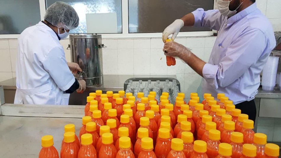 توزیع روزانه بیش از هزار بطری آبمیوه طبیعی میان جهادگران سلامت و بیماران کرونایی