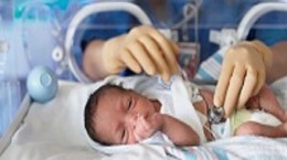 تولد نوزاد ۹۰۰ گرمی مبتلا به کرونا در مشهد