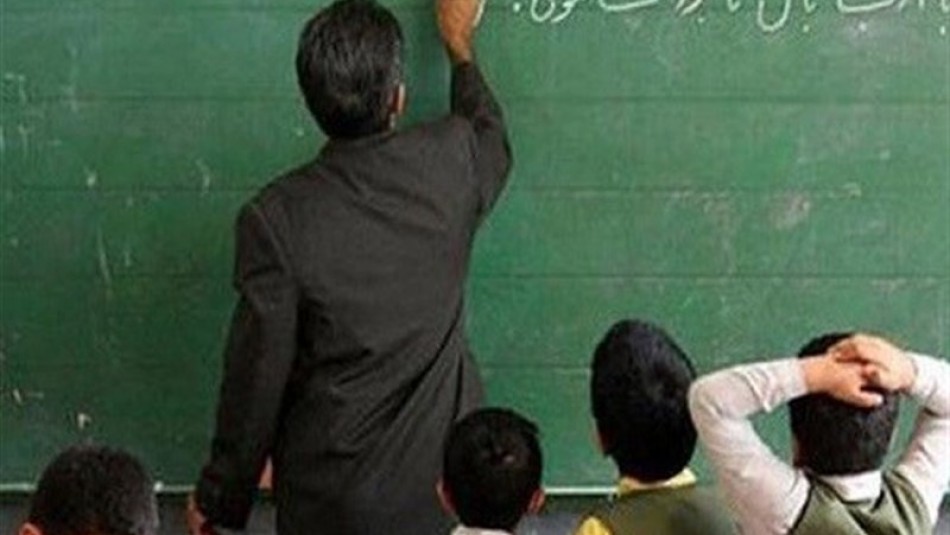 وزیر آموزش‌و‌پرورش خواستار پس گرفتن شکایت از معلم محکوم به شلاق شد