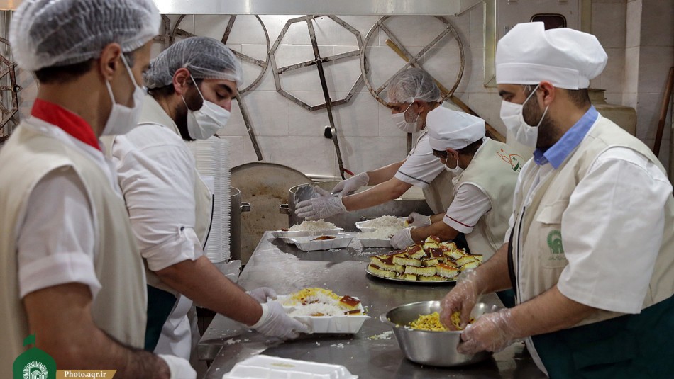 20 هزار پرس غذای متبرک بین زلزله‌زدگان سی‌سخت توزیع شد