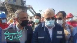 وزیر نفت از دستگاه حفاری ۲۵ فتح شرکت ملی حفاری ایران در میدان نفتی اهواز بازدید کرد
