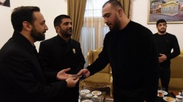امیرحسین زارع مدال طلای جهانی خود را به موزه آستان قدس اهدا کرد