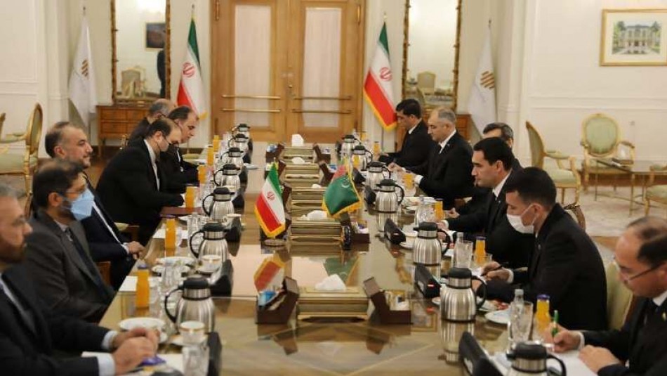 وزیر امور خارجه با نماینده ویژه رییس جمهور ترکمنستان دیدار کرد