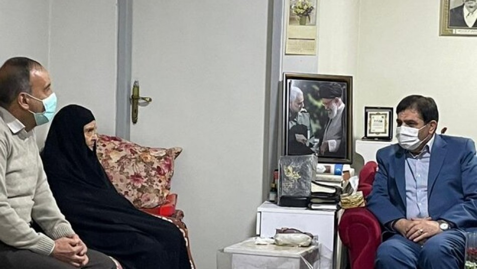 معاون اول رئیس‌جمهور به دیدار مادر شهیدان جوادنیا رفت