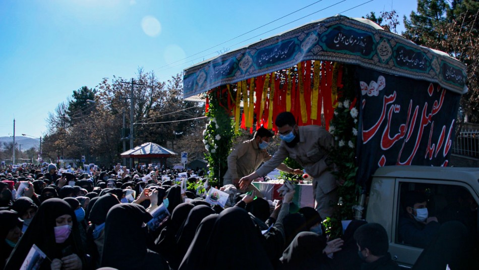تدفین پیکر مطهر دو شهید گمنام در بوستان ملت مشهد  