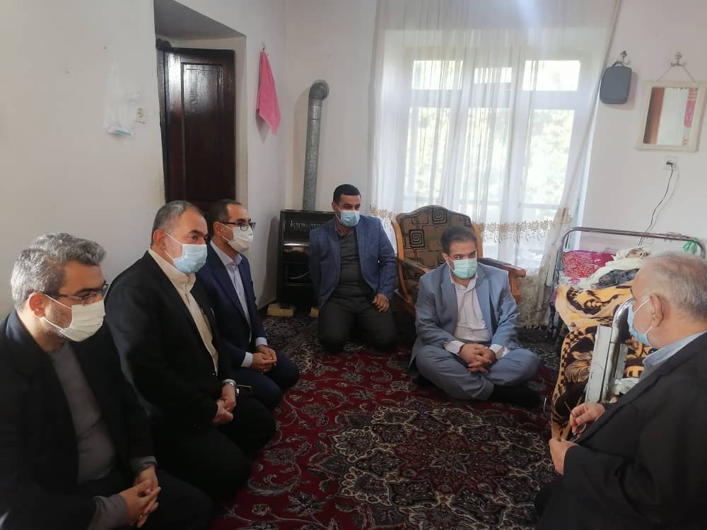 معاون استاندار مازندران با خانواده شهید کرمی دیدار کرد