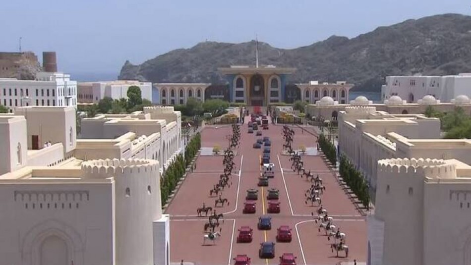 فیلم/استقبال رسمی از حجت الاسلام رئیسی در عمان  