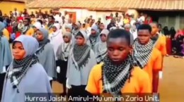 فیلم/بازخوانی سلام فرمانده توسط کودکان نیجریه‌