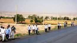 اعضای کاروان "بهشت تا بهشت" در حال گذر از شهرهای استان سمنان  به قصد مشهد مقدس