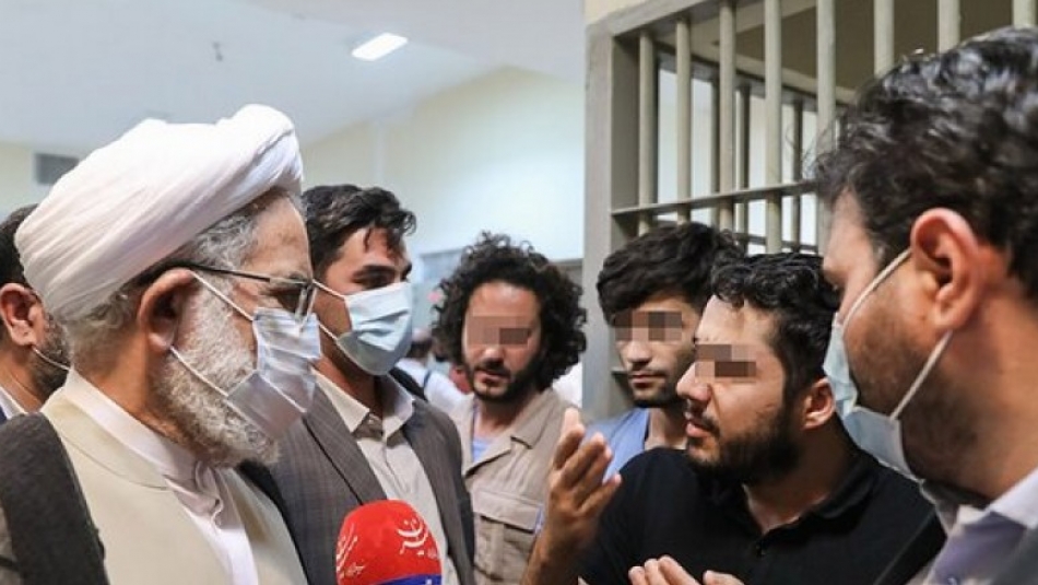 گفت‌وگوی دادستان کل کشور با تعدادی از دستگیرشدگان اغتشاشات اخیر در مشهد