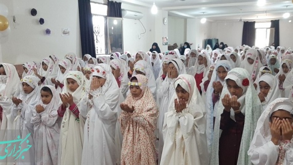 برگزاری جشن تکلیف 470 دانش آموز دختر در مدرسه علمیه خواهران میناب