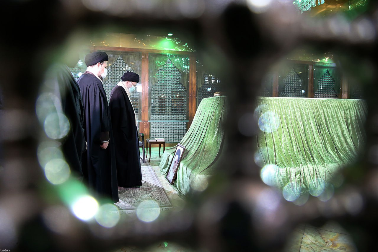 تصاویر/ حضور رهبر انقلاب در حرم امام خمینی(ره)