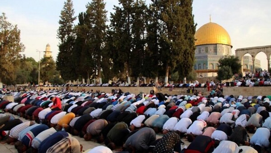حضور بیش از ۷۰ هزار فلسطینی در نماز جمعه مسجد الاقصی