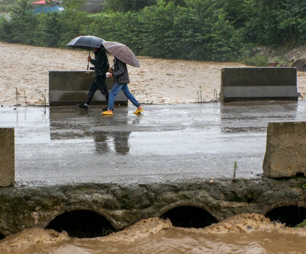 تداوم فعالیت سامانه بارشی در ۵ استان شمالی با احتمال جاری شدن سیلاب